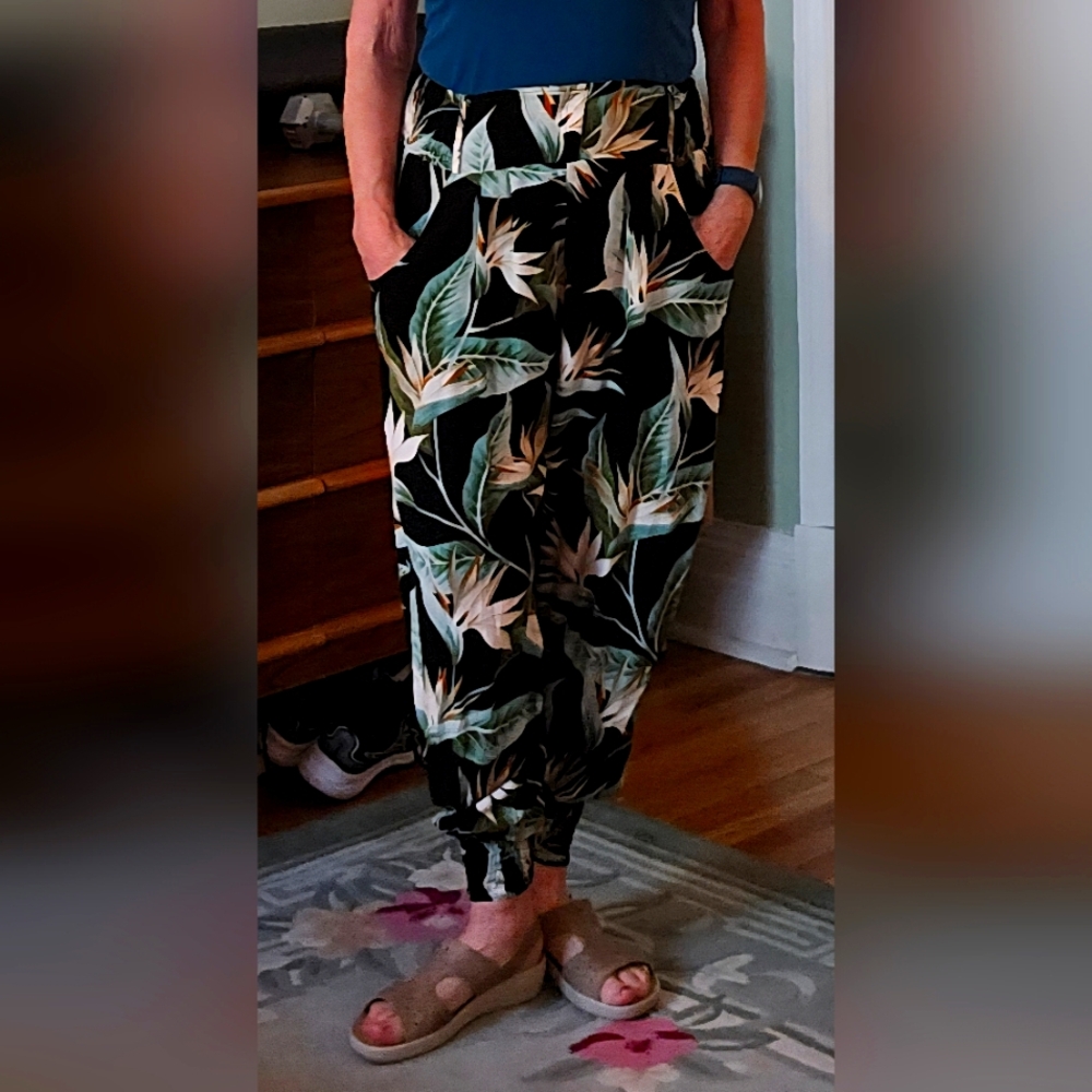 Tropical Leaf Print Women's Pants